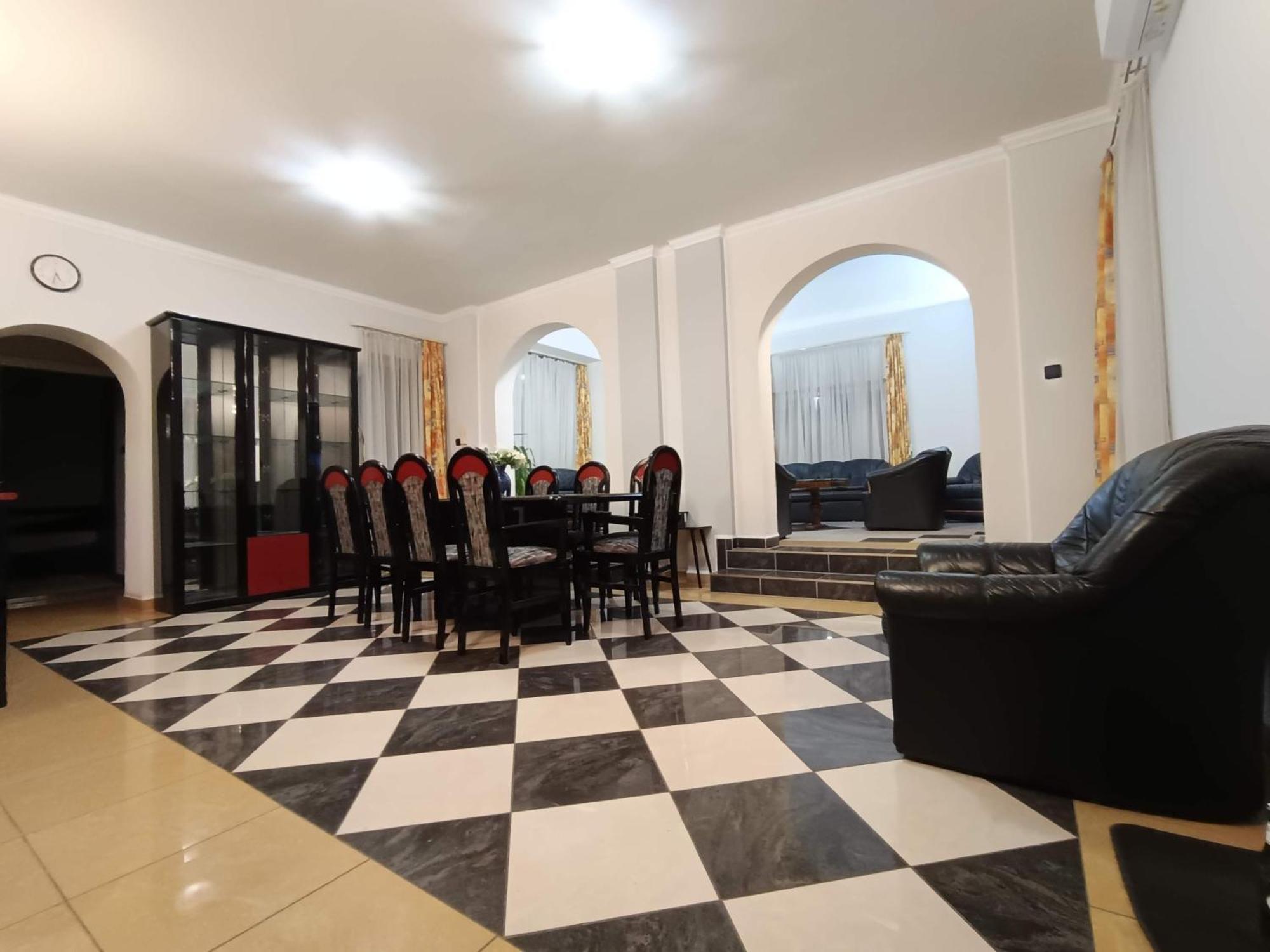 Nikolux Apartment *